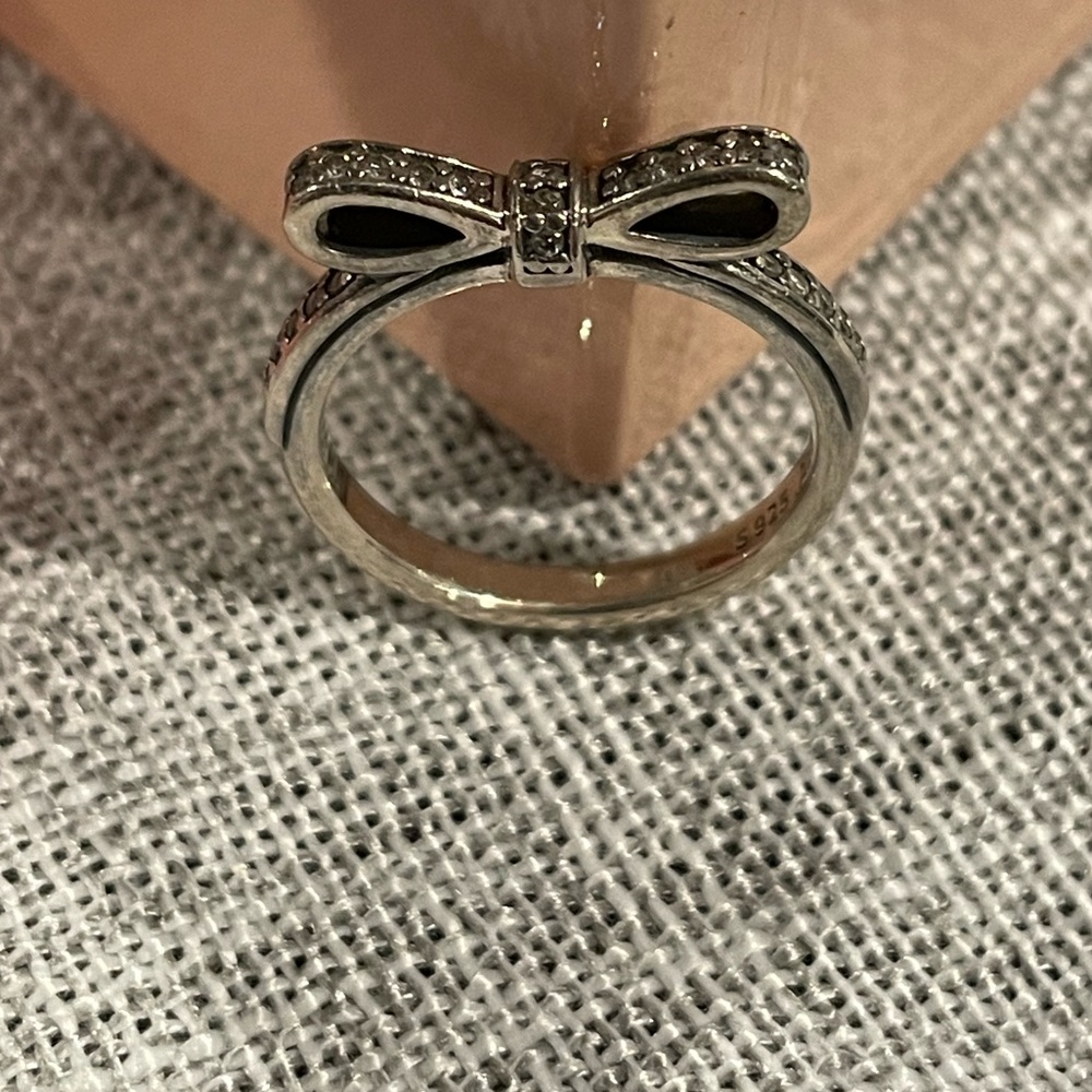 Pandora bow ring